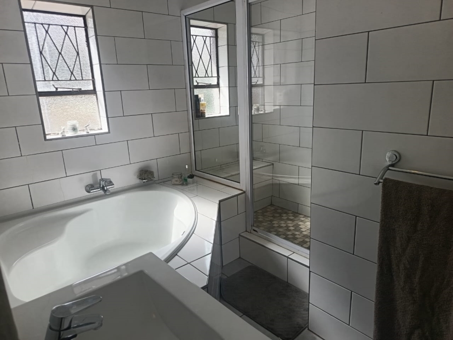 5 Bedroom Property for Sale in Monument Heights Northern Cape